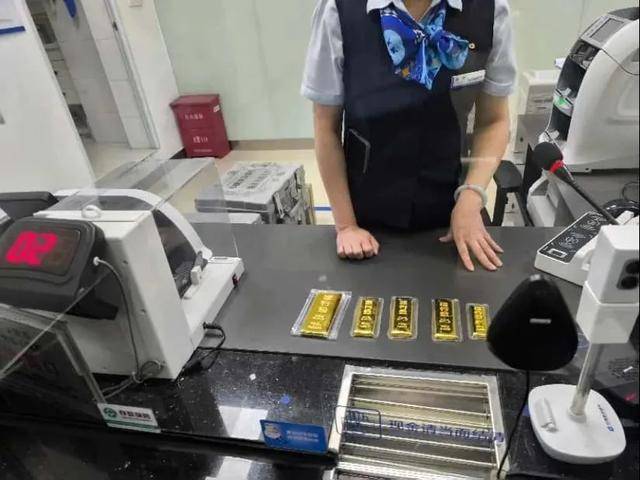 广西老人被深度洗脑半个月，坚持要买230万黄金！关键时刻......